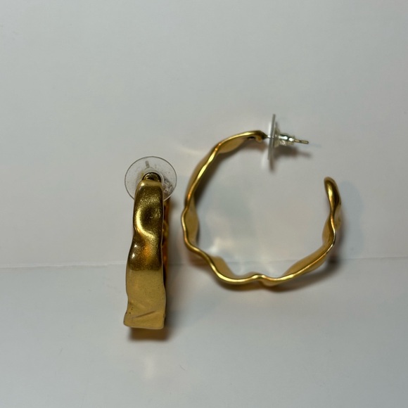 Kendra Scott Holland Earrings - Picture 4 of 5